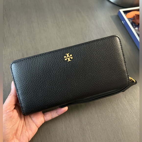 Tory Burch Handbags - Tory Burch Wallet